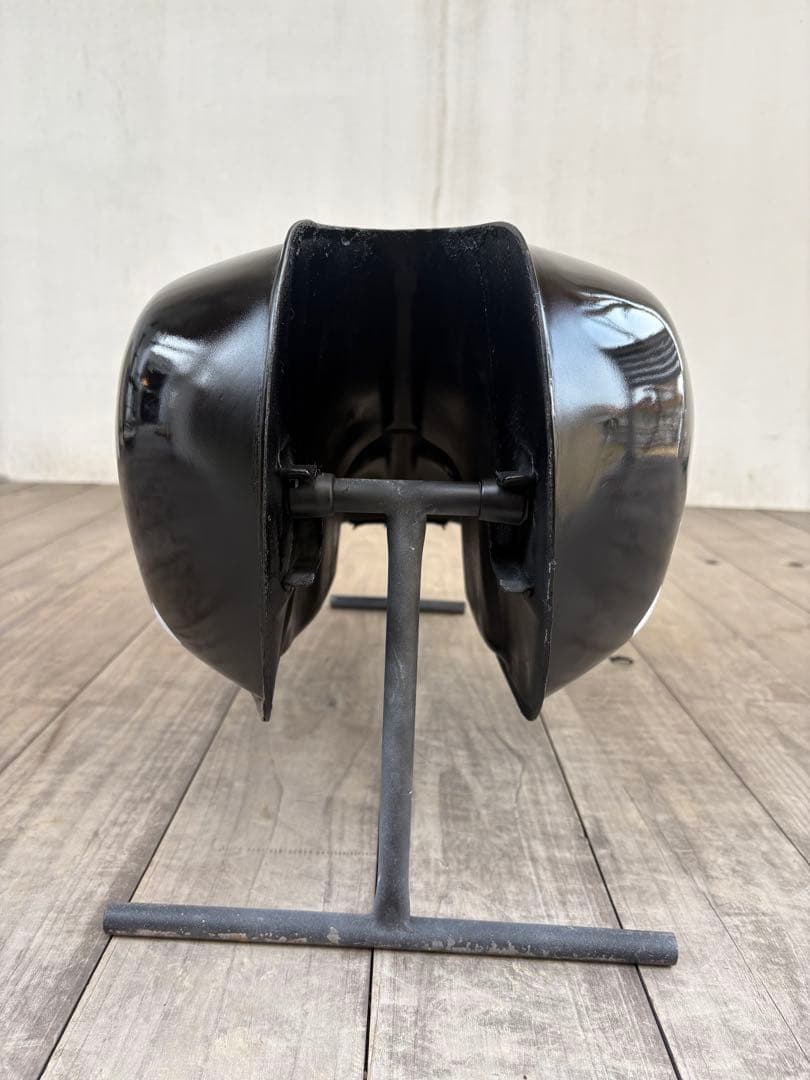 R*a様 SR400 タンク　艶ありブラック＆音叉ホワイトステッカー　自家塗装