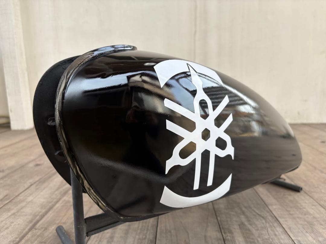 R*a様 SR400 タンク　艶ありブラック＆音叉ホワイトステッカー　自家塗装