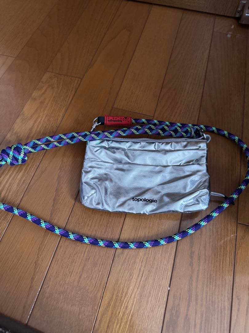 topologie スマホ　サコッシュ　ストラップ付き