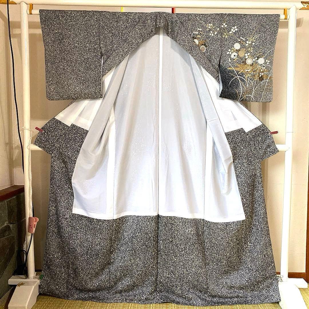 着物-袷着物2 秋草文様 黒地に金彩上品で華やかな装い【訪問着】【正絹】【美品】