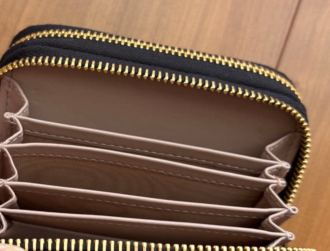《新品》miumiuカードケース