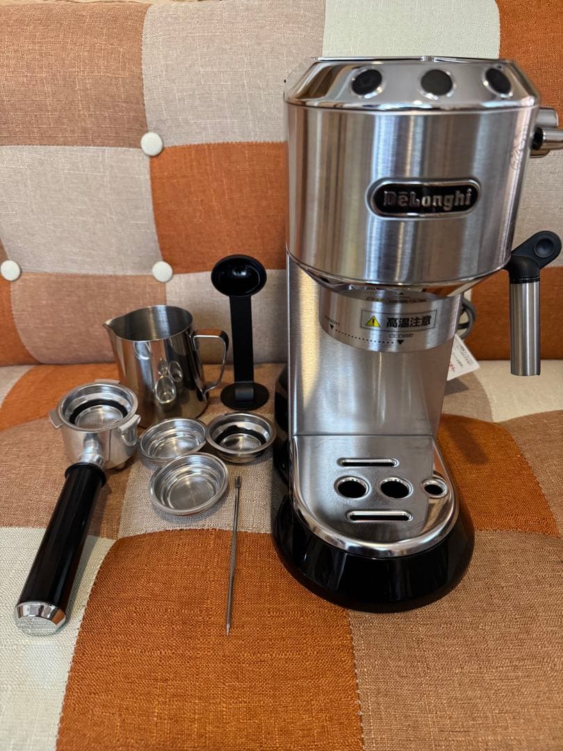 DeLonghiエスプレッソ・カプチーノメーカー EC680M 本体と付属品