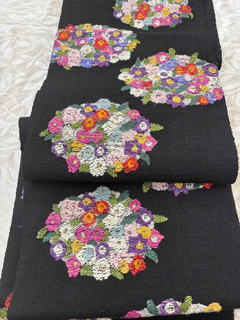 帯屋捨松　可愛い花柄刺繍 名古屋帯 黒地　 松場仕立て