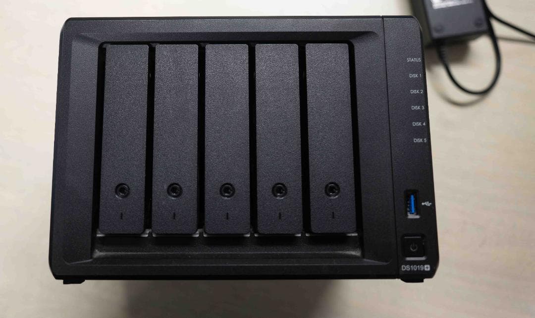 Synology DS1019+ NAS 5ベイ