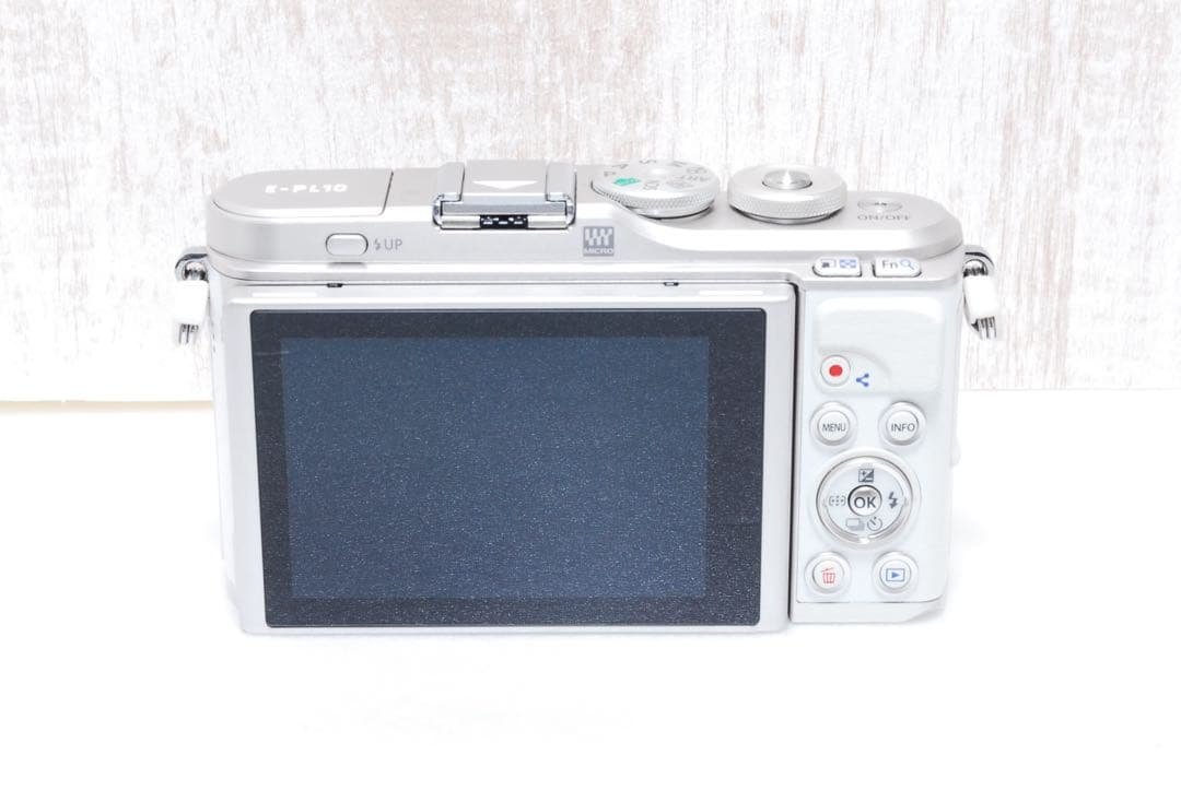❤️美品❤️箱付❤️ショット数僅か❤️ OLYMPUS E-PL10 ダブルレンズ