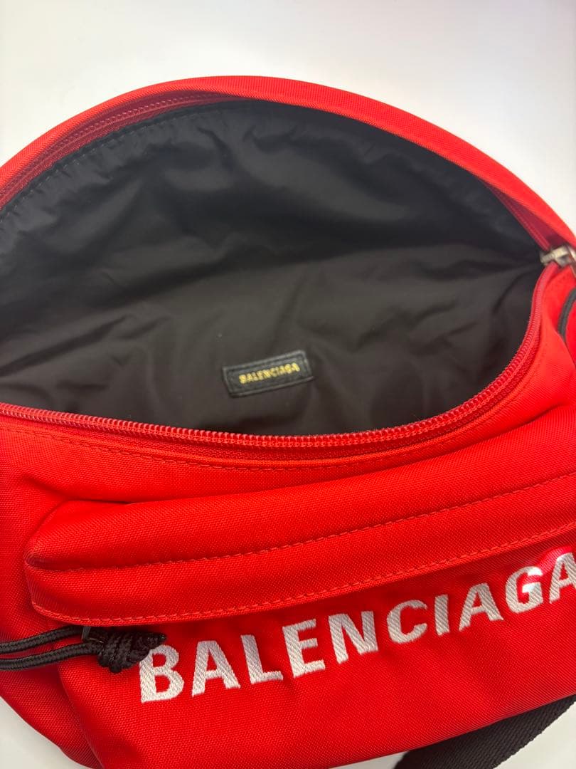 BALENCIAGA ボディバッグ レッド