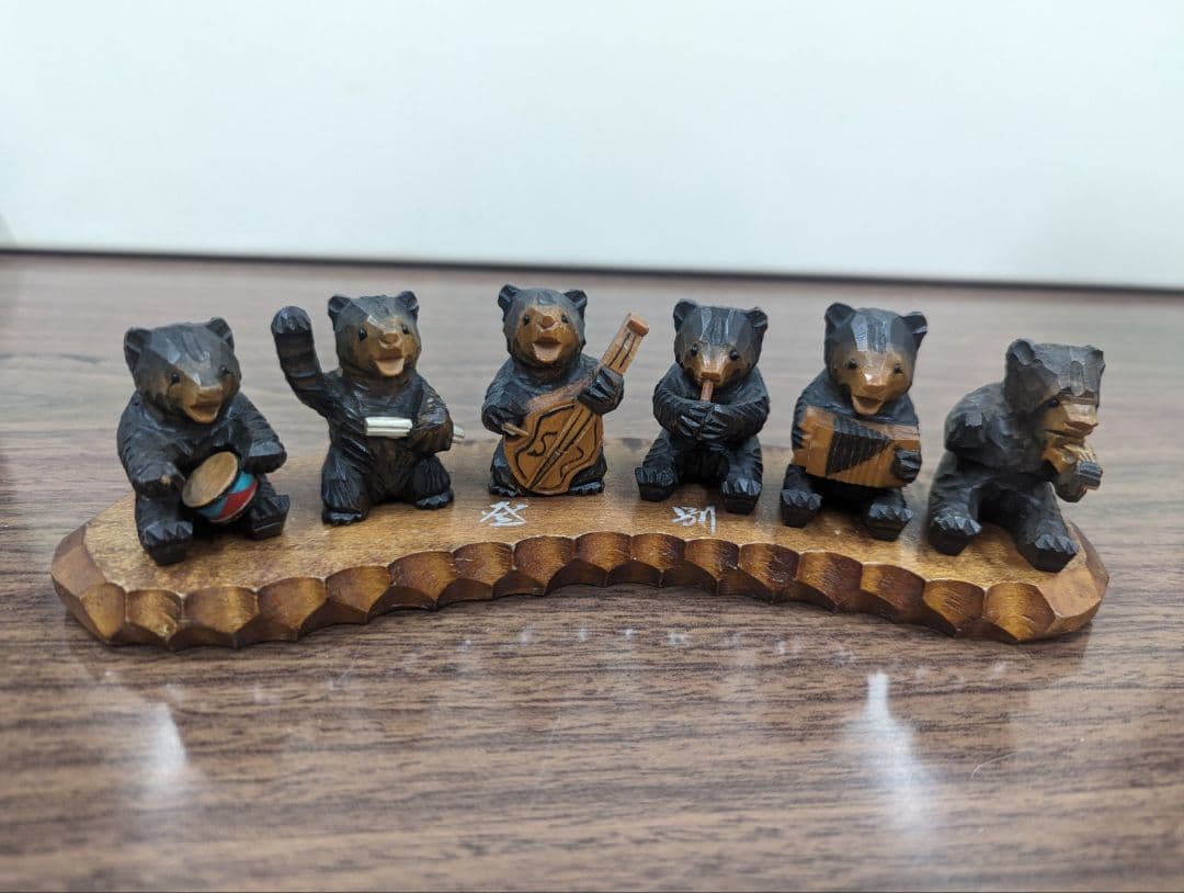 登別　木彫　熊　ミニチュア　音楽隊　　置物