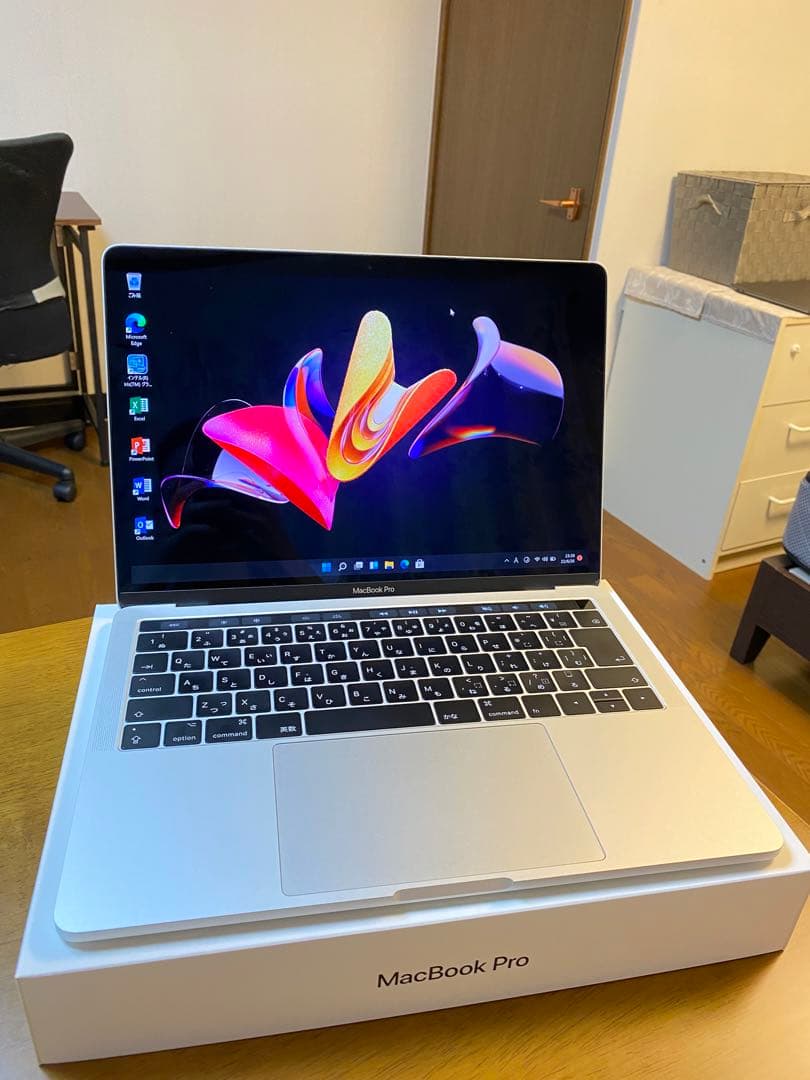 美品 MacBook Pro 16GB 指紋認証、タッチパネル /箱有り
