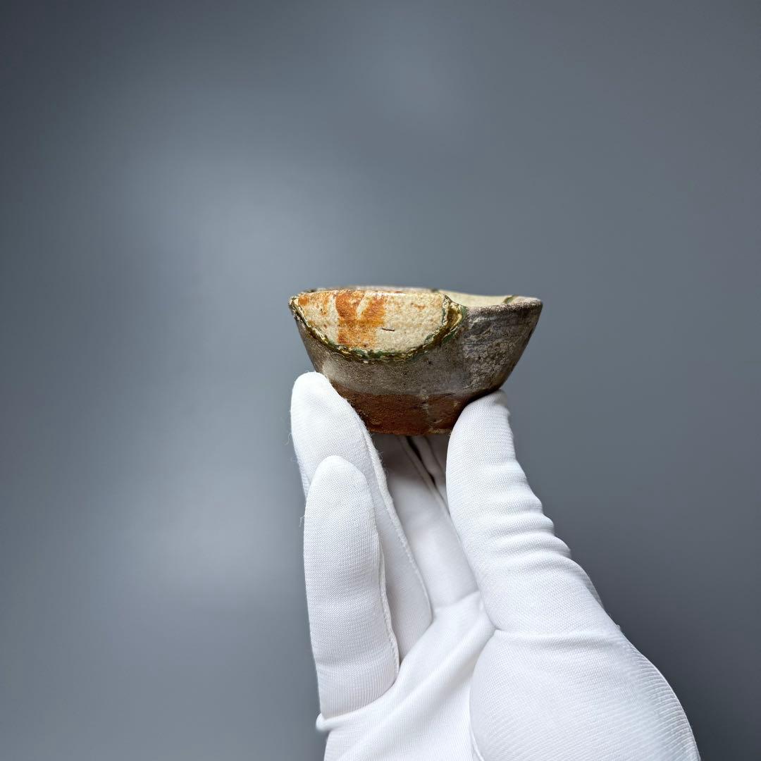 桃山〜江戸前期　古唐津　ぐい呑み　枇杷色釉　梅花皮　古美術　蒐集家　枯れの美