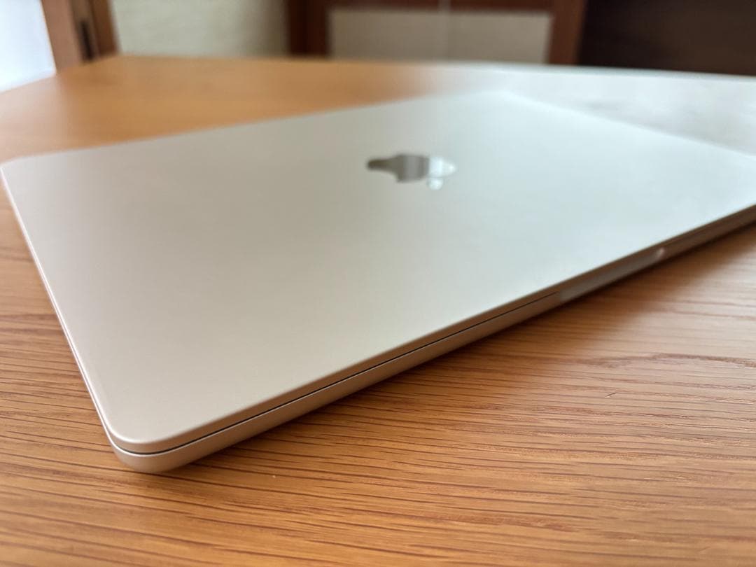MacBook Air M2 13インチ 16GB/256GB スターライト