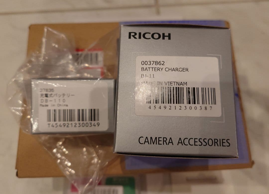 RICOH GR IIIX HDF 完全セット予備バッテリー、 チャージャー付き