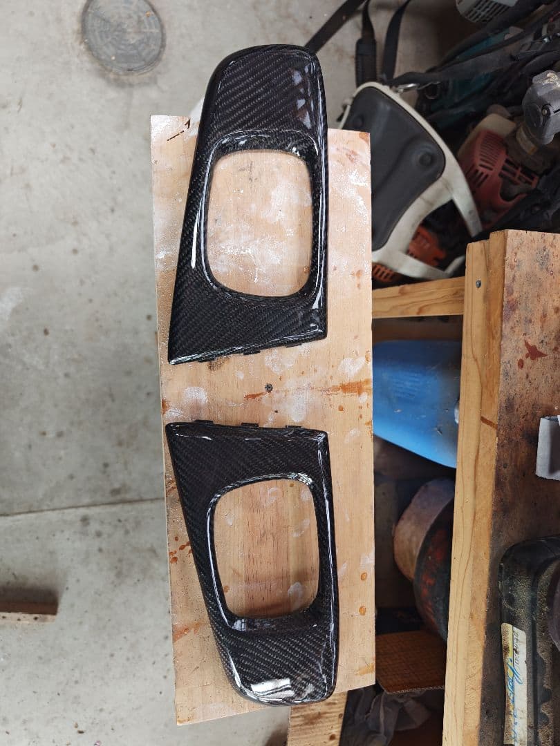 サンバーカーボンフォグランプカバー