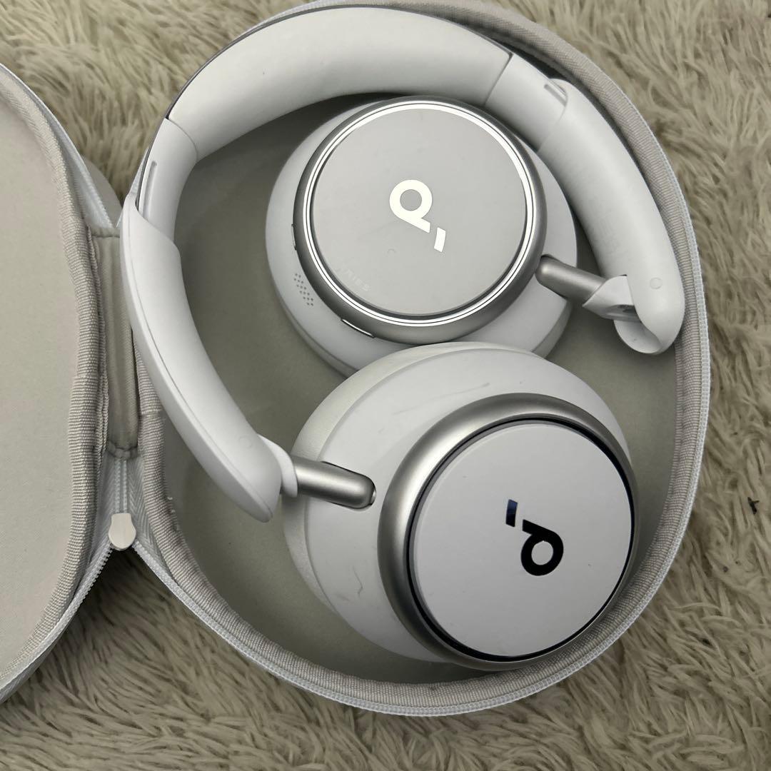 ホワイト ヘッドホン