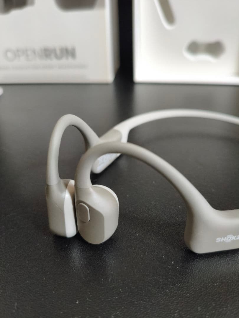 SHOKZ OPENRUN 骨伝導スポーツヘッドフォン グレー