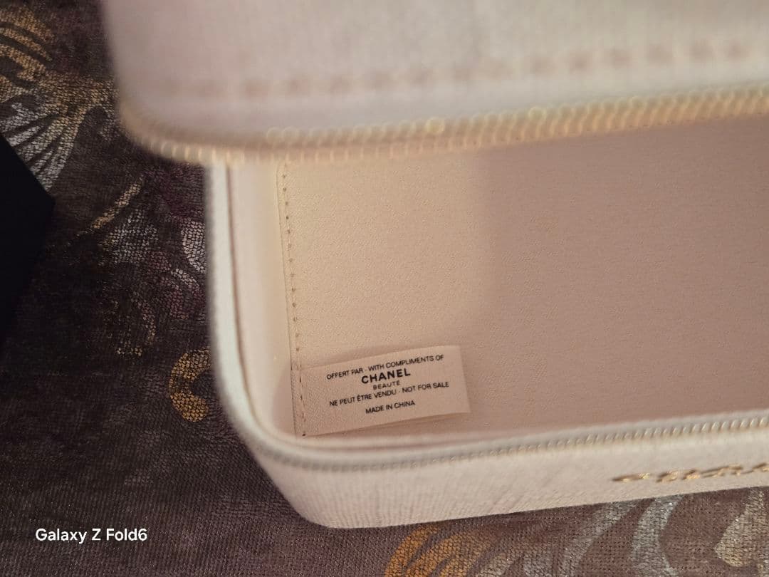 CHANEL BEAUTÉ（シャネル ビューテ）特製バニティポーチ