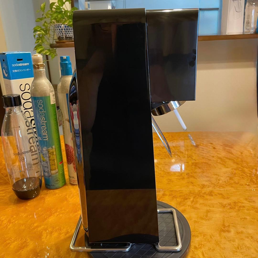 ソーダストリーム SourceV3ガスシリンダー2本、オマケで1Lボトル1本付き