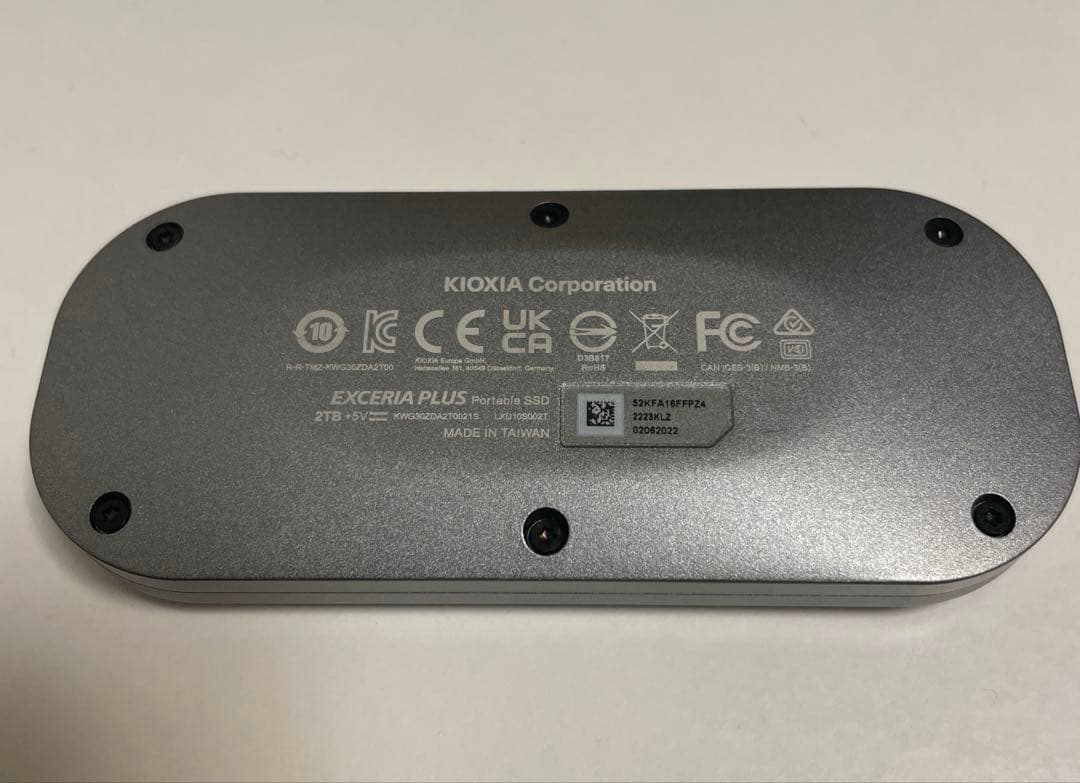 KIOXIA EXCERIA PLUS 2TB ポータブルSSD 専用ケース付き
