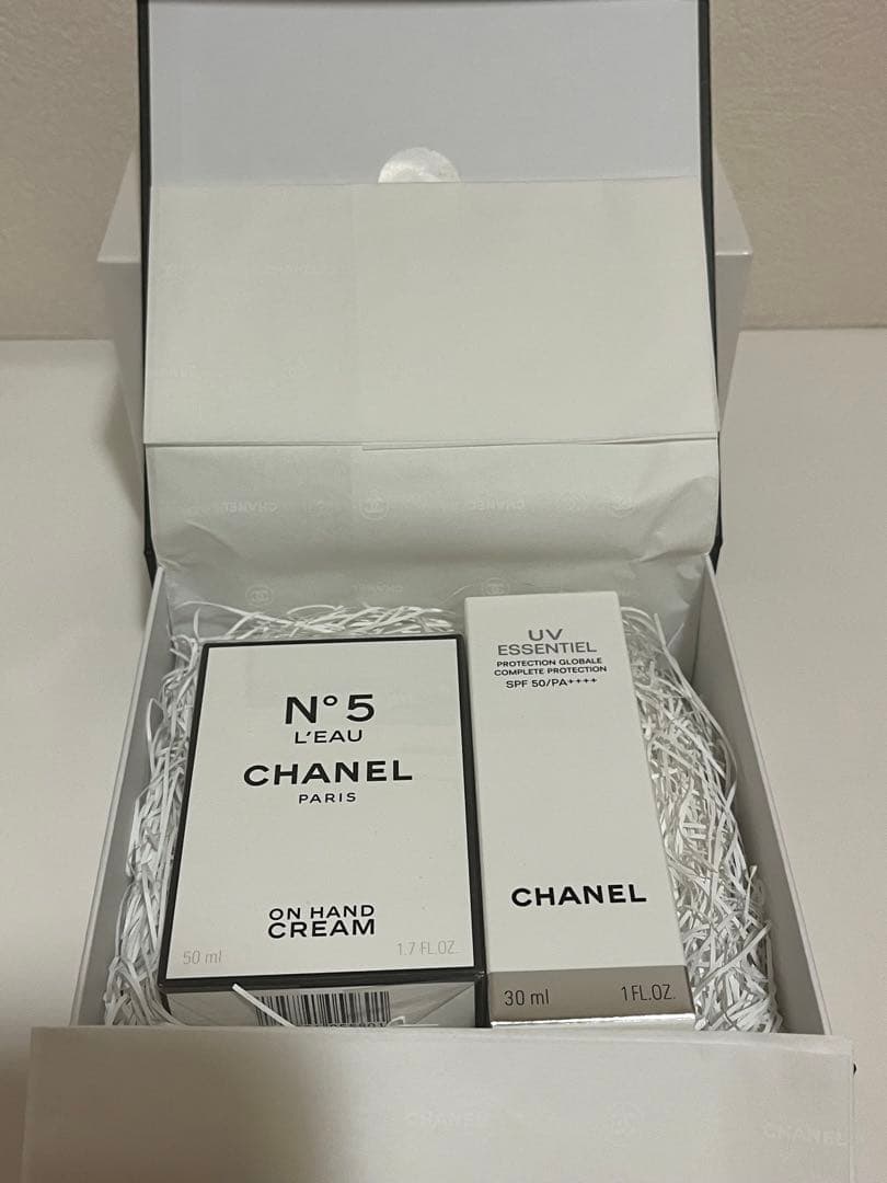 トルネード⭐︎CHANEL シャネル ハンドクリーム　日焼け止め コットン