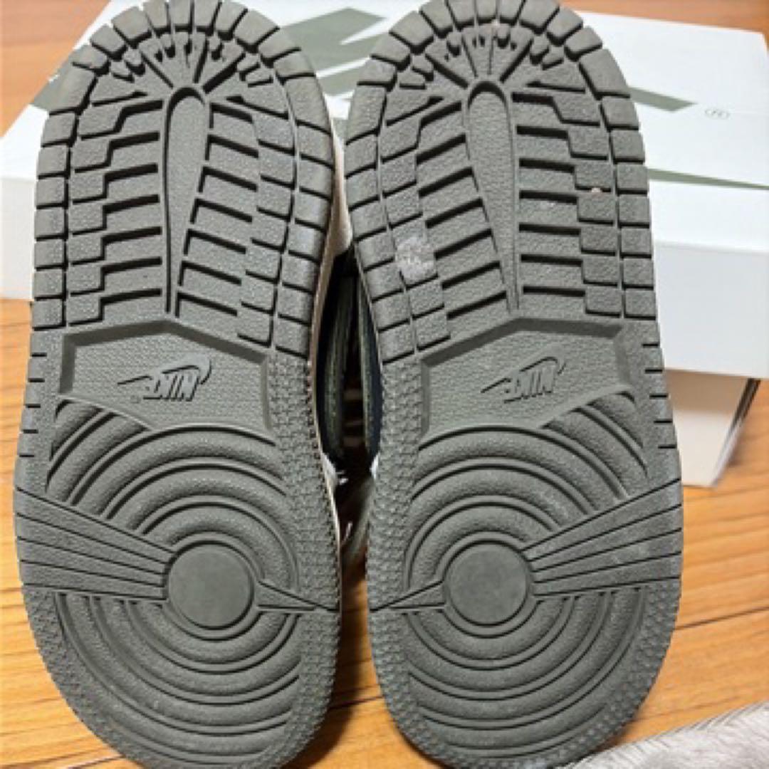 Nike travis ミディアムオリーブ　TD