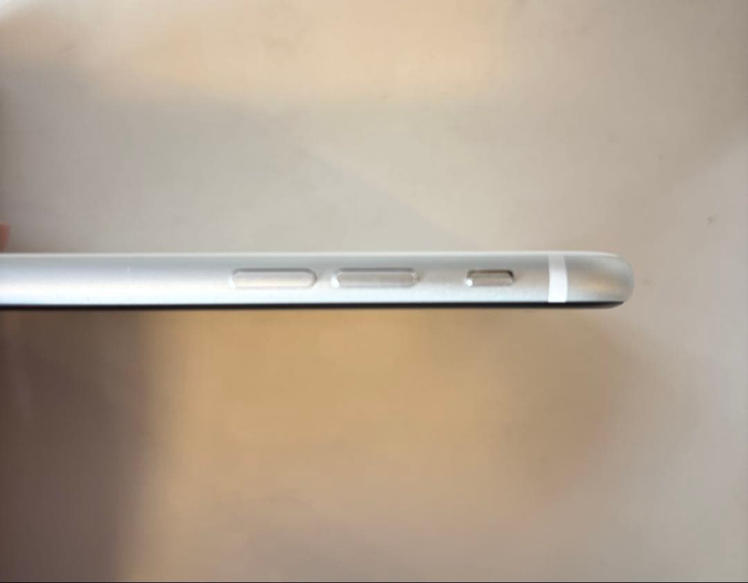 iPhone SE 第2世代　128gb