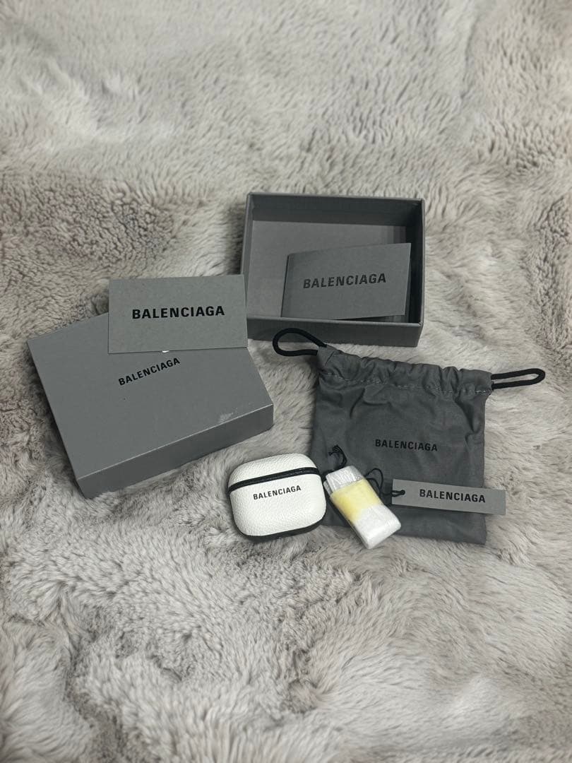 BALENCIAGA イヤホンケース ホワイト