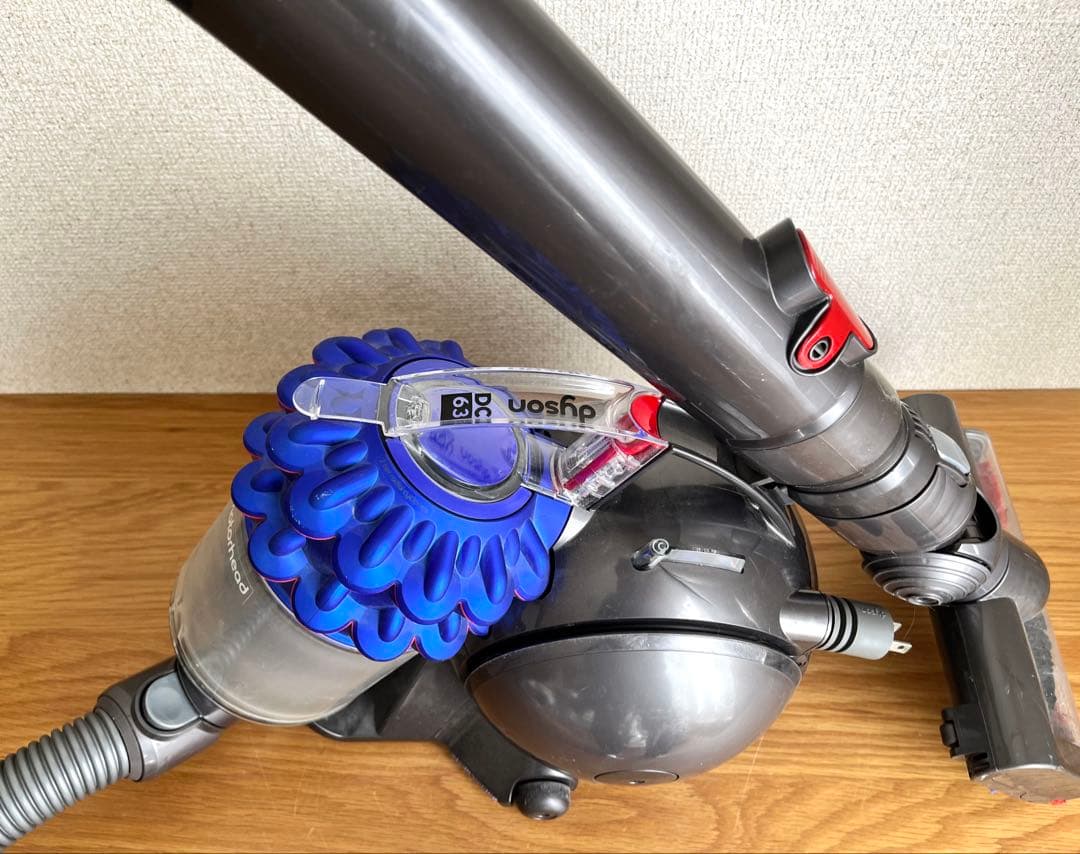ダイソン 電気掃除機 DC63 【消毒/清掃/動作確認済】