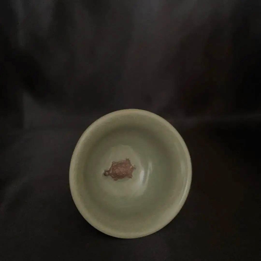 【昇龍洞】龍泉窯貼亀形紋馬上盃（明時代）