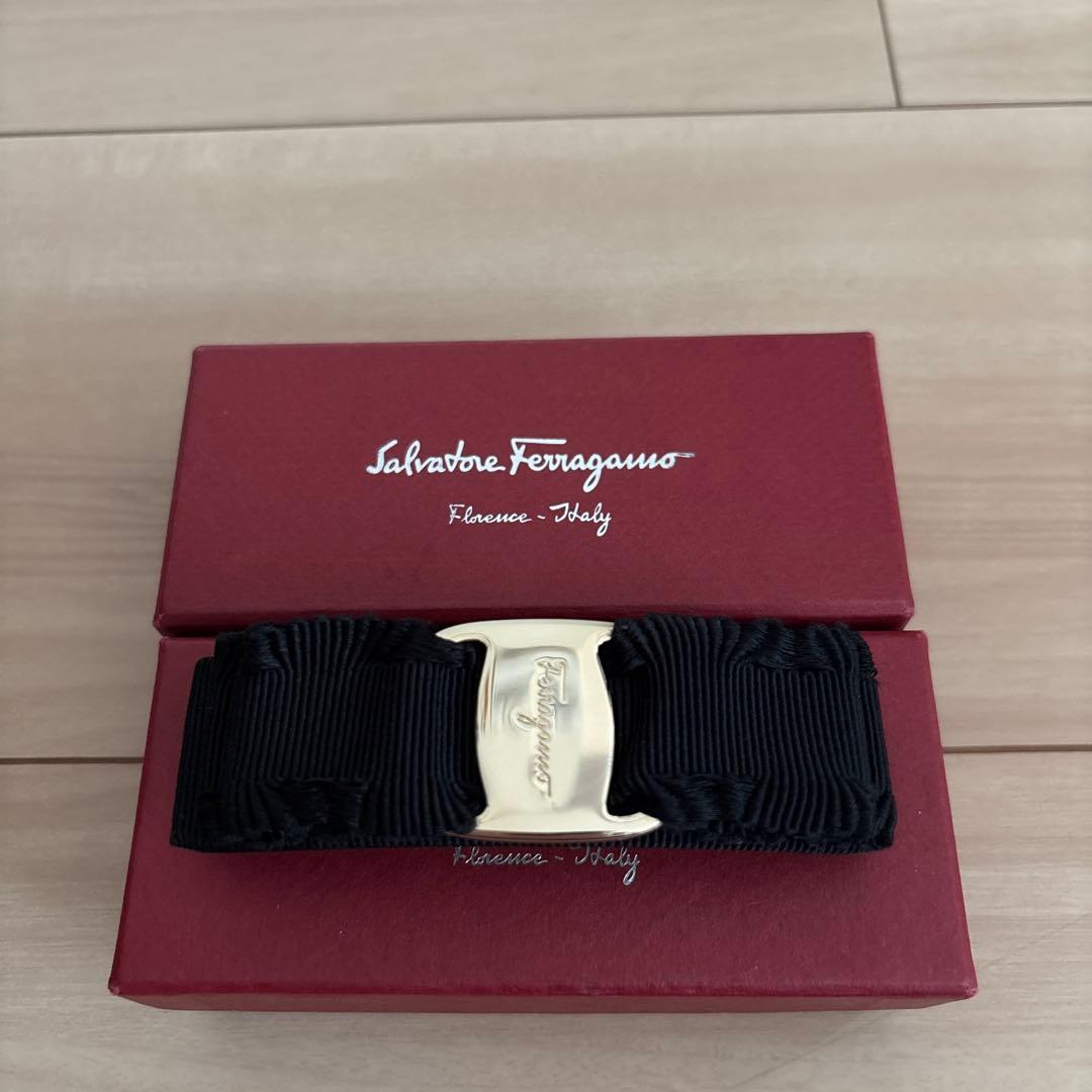 正規品♡フェラガモ ♡バレッタ　リボン　スワロフスキー　ビジュー　ヴァラ