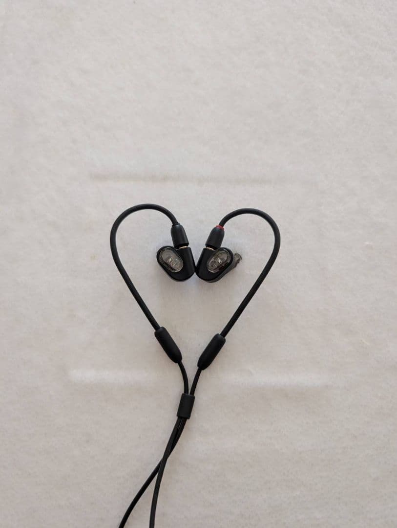 ★美品★Audio Technica ATH-E50 ヘッドホン 遮音 イヤホン