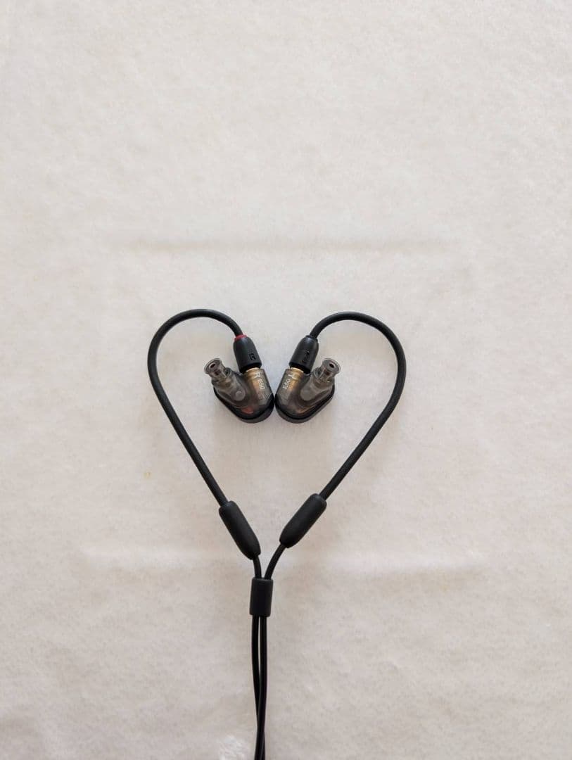 ★美品★Audio Technica ATH-E50 ヘッドホン 遮音 イヤホン