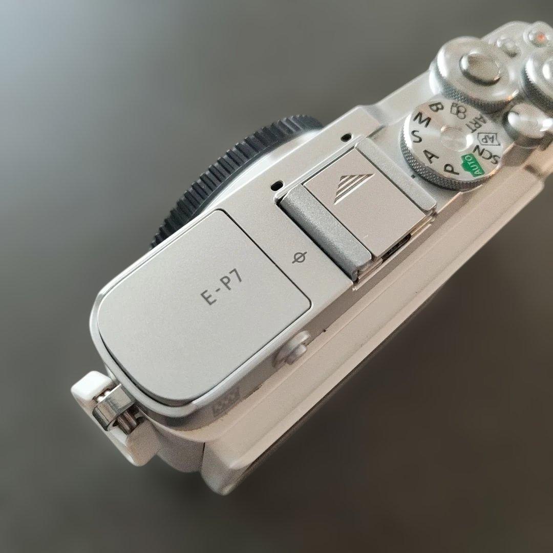 【美品】OLYMPUS PEN E-P7 ホワイト ボディ｜撮影ガイド本付き