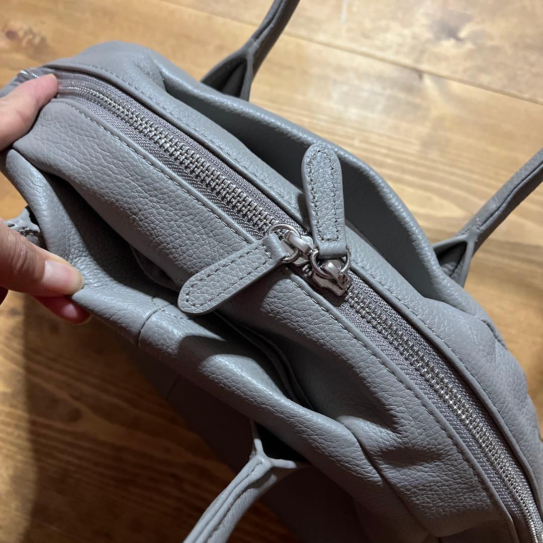 週末お値下げ ビアズリー　グレー トーハンドバッグ 内部、外側ポケット付き