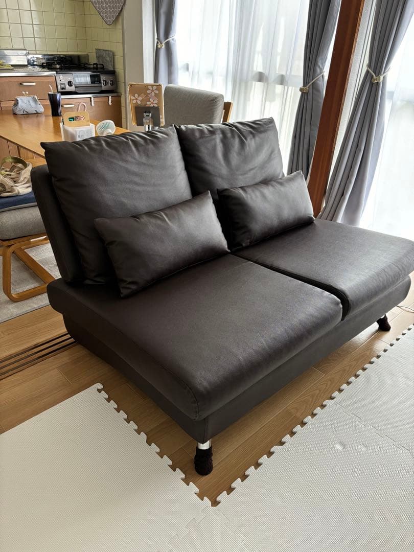 2人がけソファー(引越しにて7月一杯で出品取り消す予定です。)