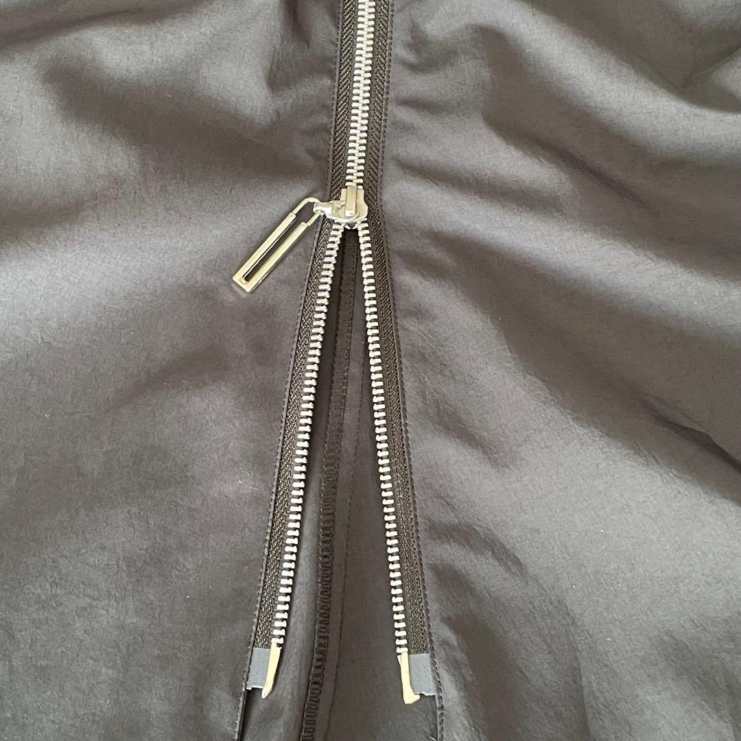 美品　ユナイテッドトウキョウ　サイドギャザージップシャツ