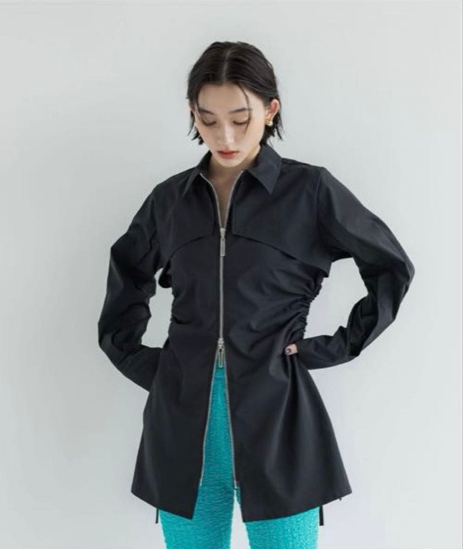 美品　ユナイテッドトウキョウ　サイドギャザージップシャツ