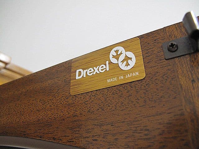 ドレクセルヘリテイジ「フランチェスカ」ウォールナット材キュリオケース　※照明不良