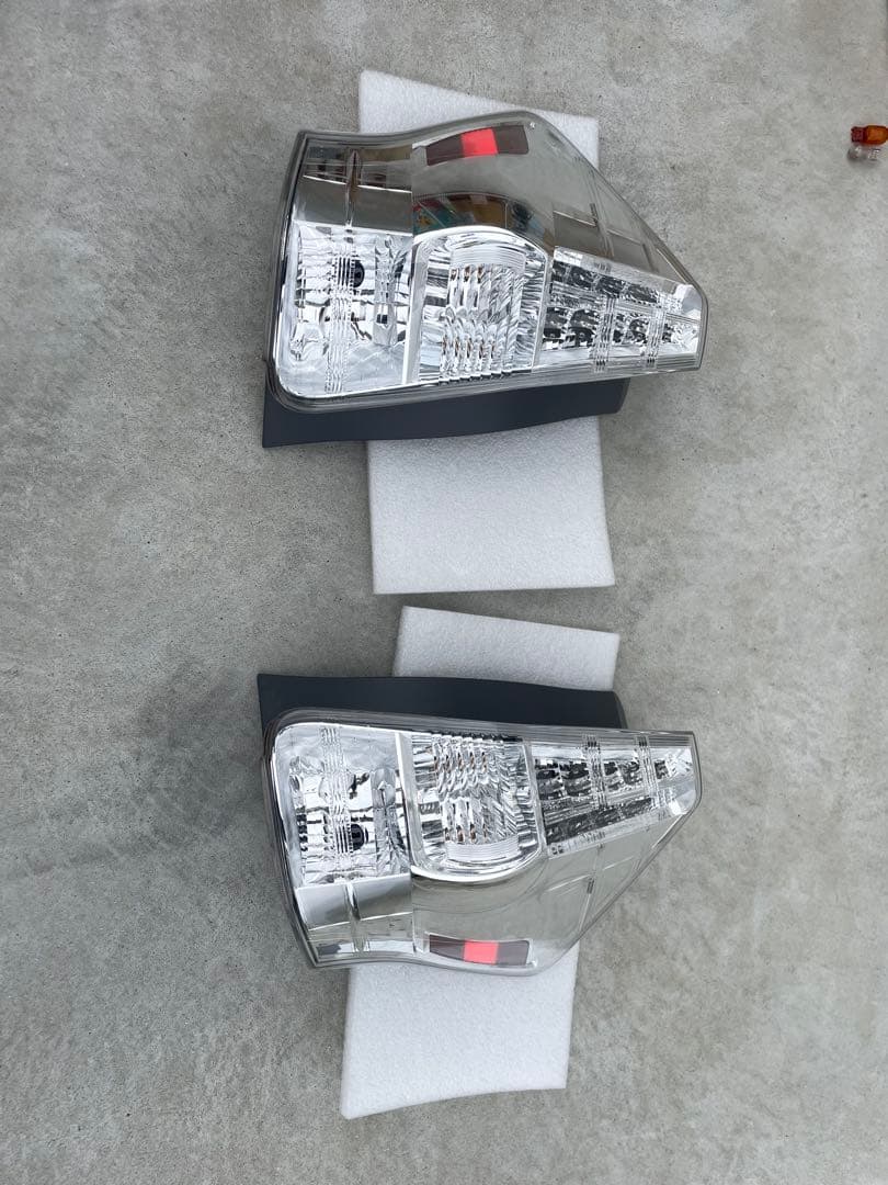 USDM プリウスv プリウスα テールランプ