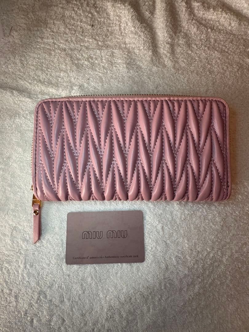 らりん 新品 MIU MIU キルティング長財布 ピンク＆ブラック