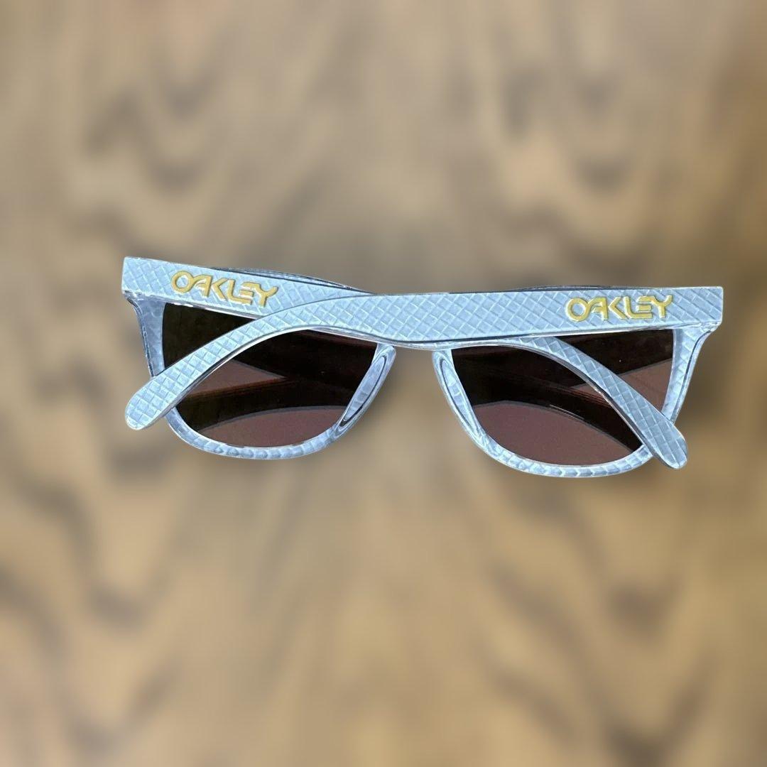 オークリーサングラス　OAKLEY フロッグスキン　FLOGSKINS