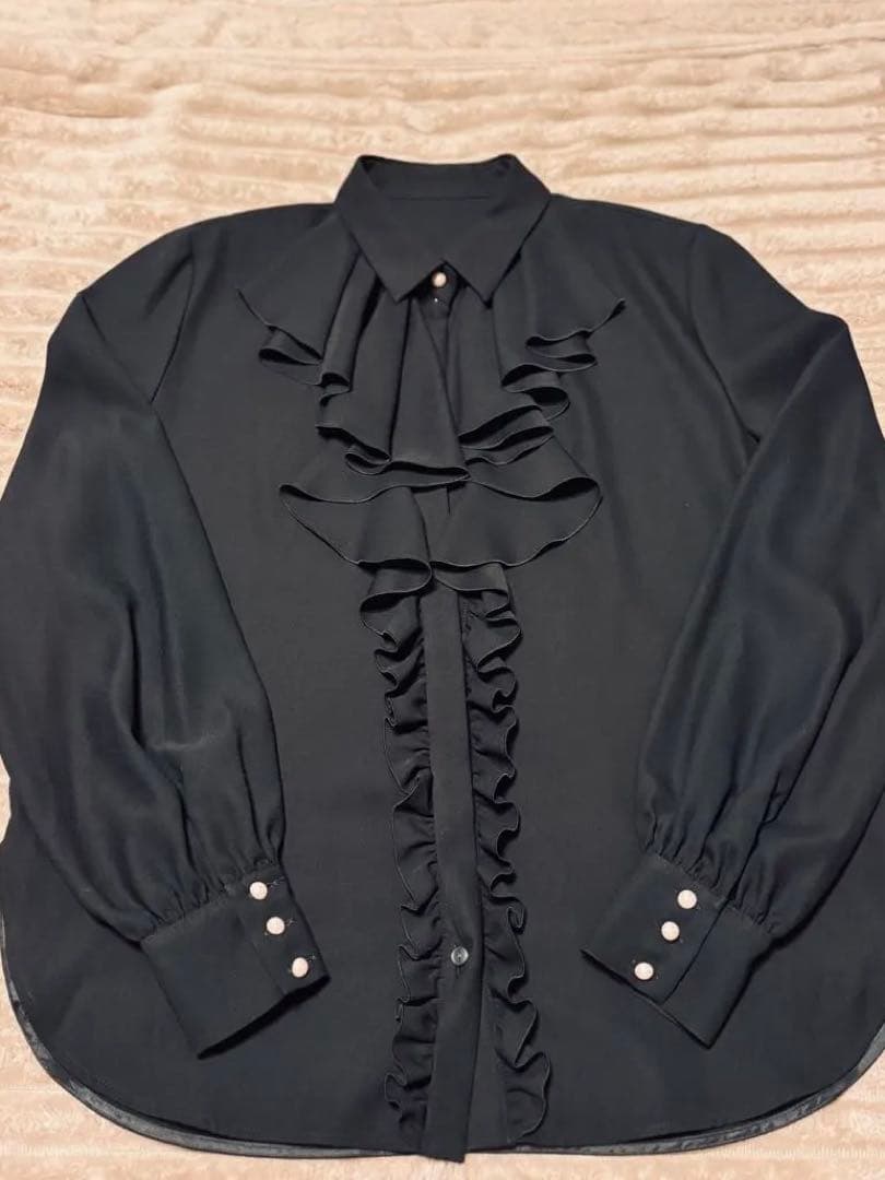 美品　LOULOU WILLOUGHBY パールボタン　フリルブラウス