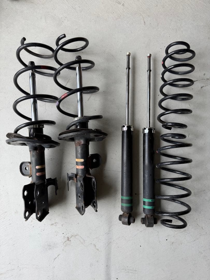 プリウス 30 純正　ショック　スプリング　サス　フロント　リア　セット　後期