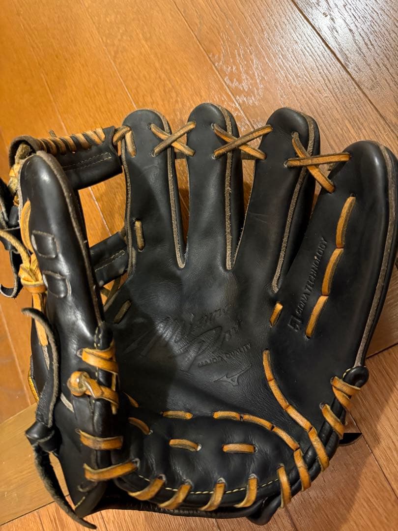 黒いレザー硬式グローブ