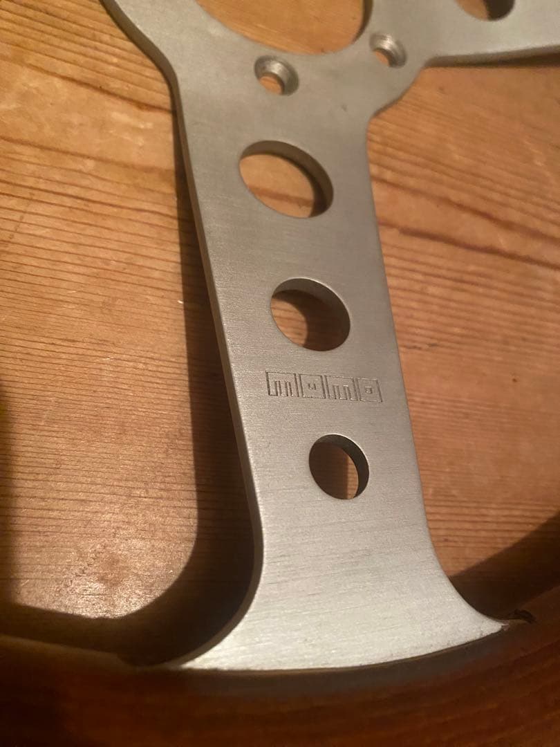 momo ステアリング