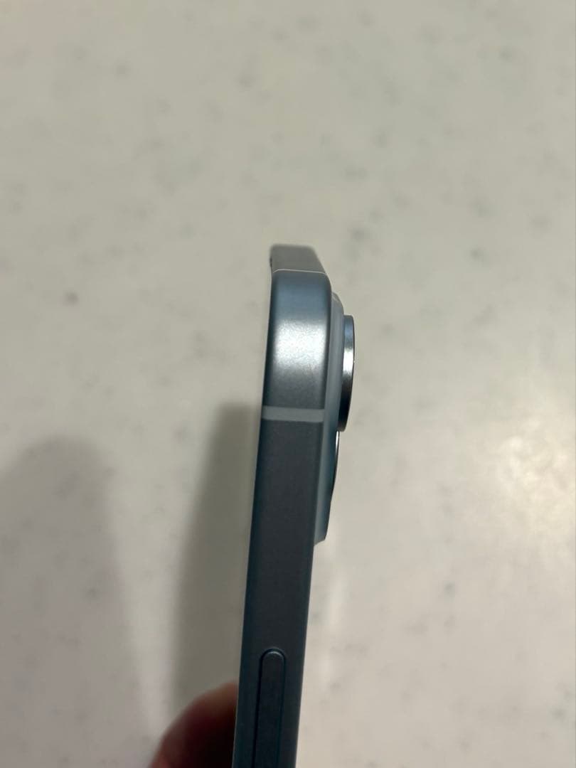 美品　iPhone15 128GB SIMフリー