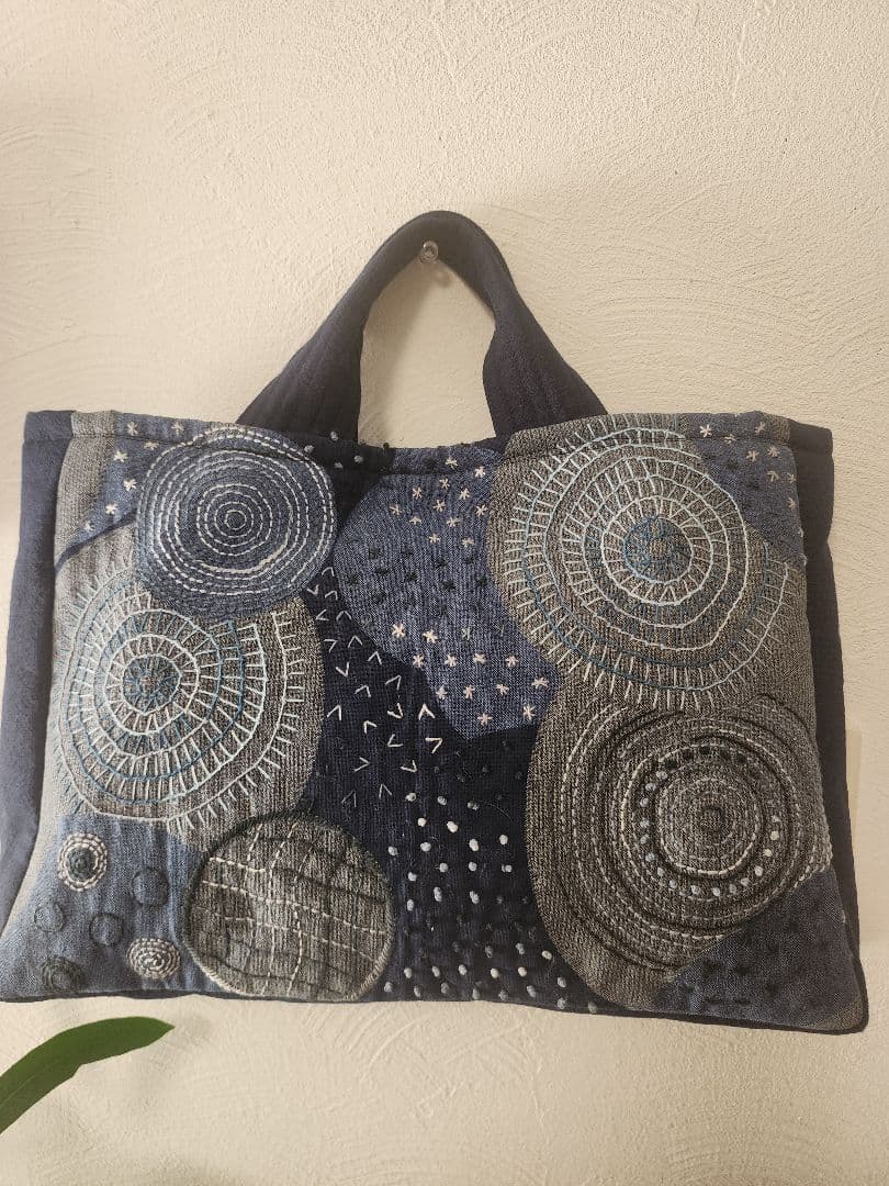 ★★★新作　藍色系ドット柄に豪華に刺し子トードバッグ　センソユニコ慈雨