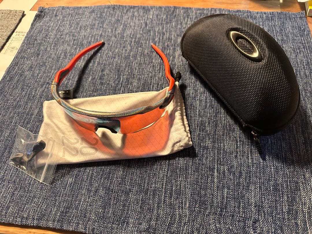 むーちゃーぶ　Oakley スポーツサングラス レッド/オレンジ/ブルー