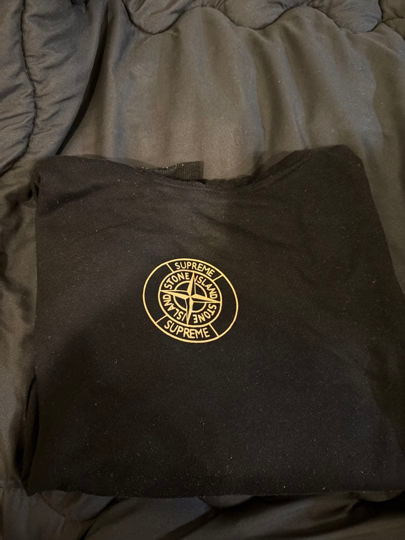 ストーンアイランド　Supreme Stone  ブラックパーカー