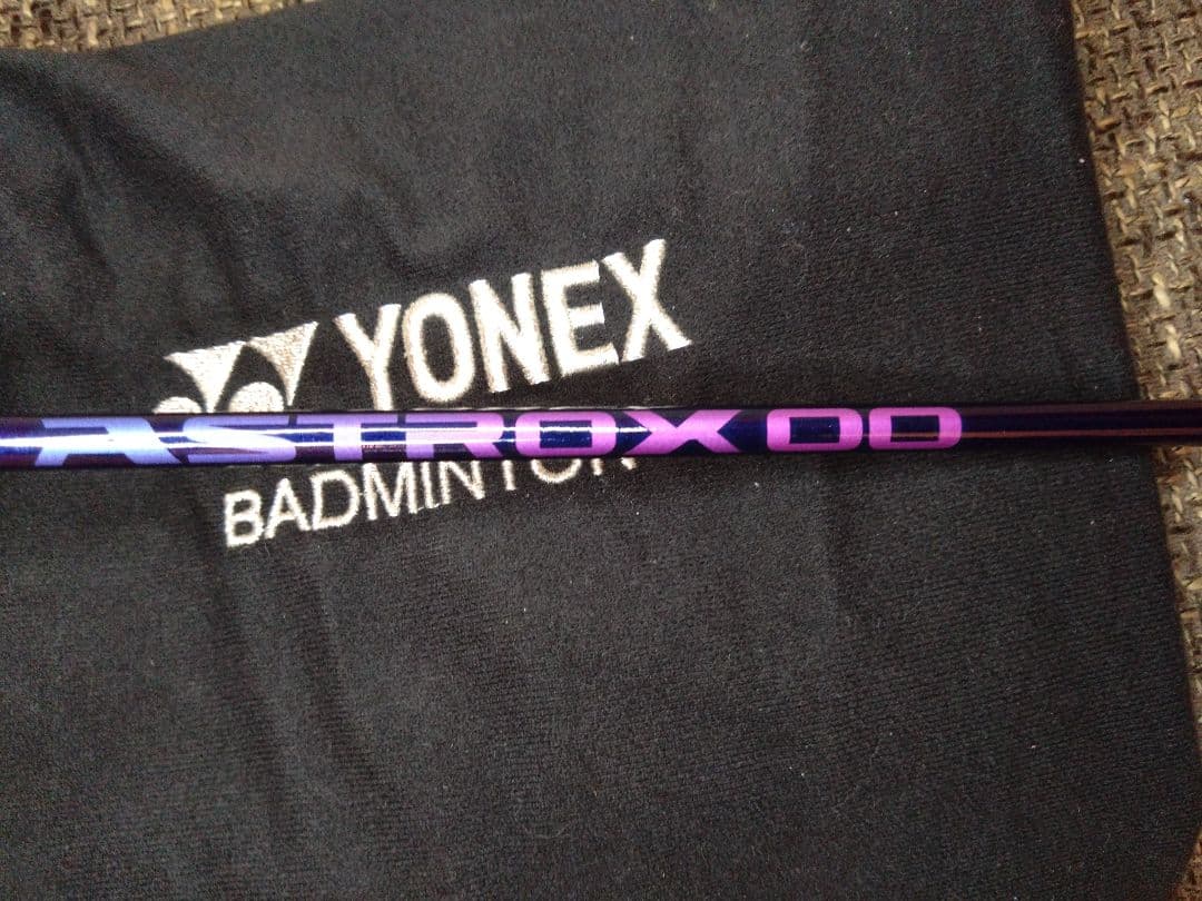 [美品] YONEX ヨネックスバドミントンラケット アストロクス00