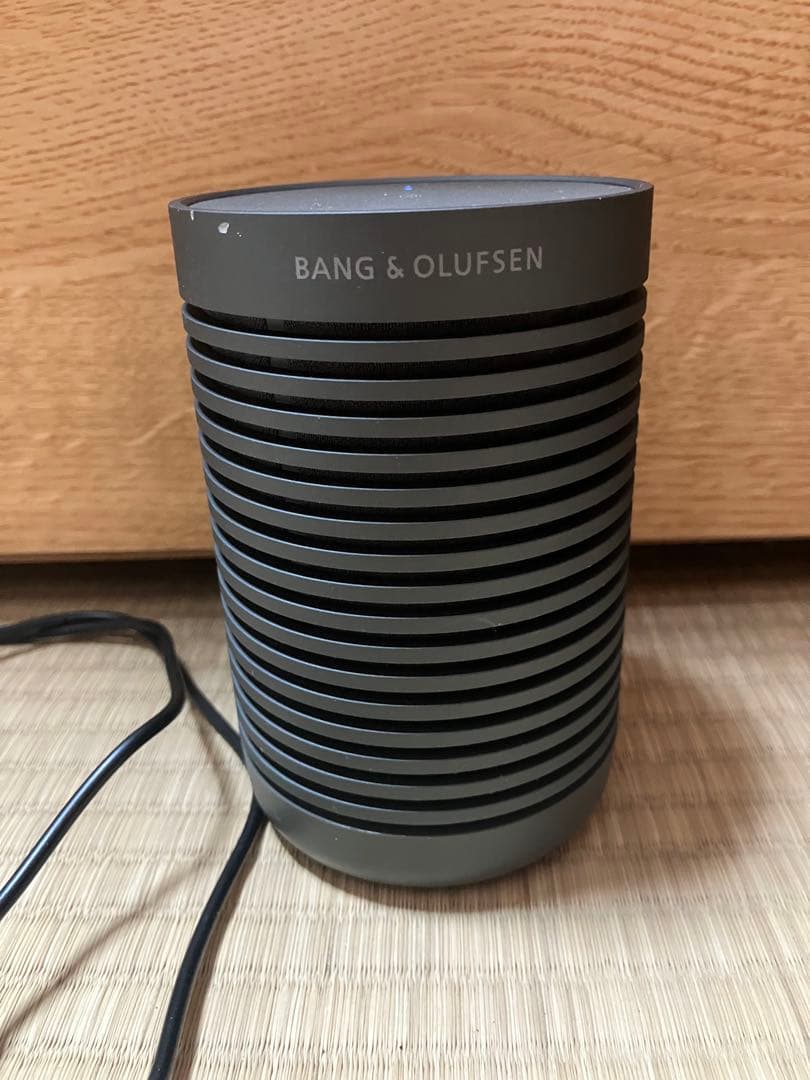BANG & OLUFSEN ワイヤレススピーカー　充電器はおまけとして