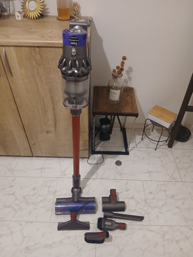 雨*郎様 Dyson V10／SV12 Fluffy 本体＋付属品 動作確認済